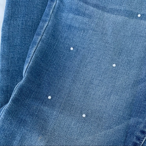 Blue jeans and pearl detail - Picture 4 of 4